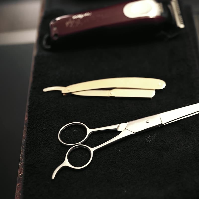 Saks og barberkniv